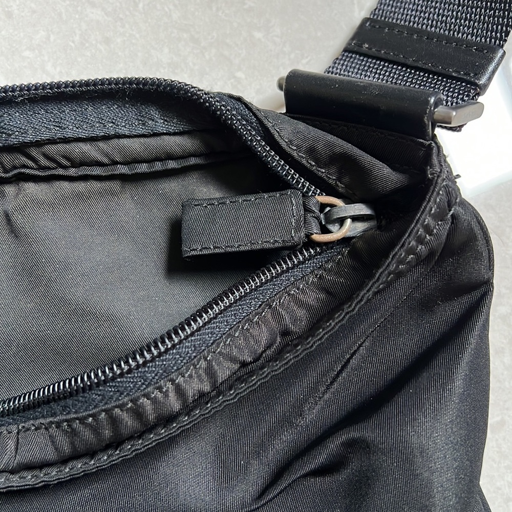 Impecable Prada Tessuto Nylon Crossbody - Picture 13 of 16